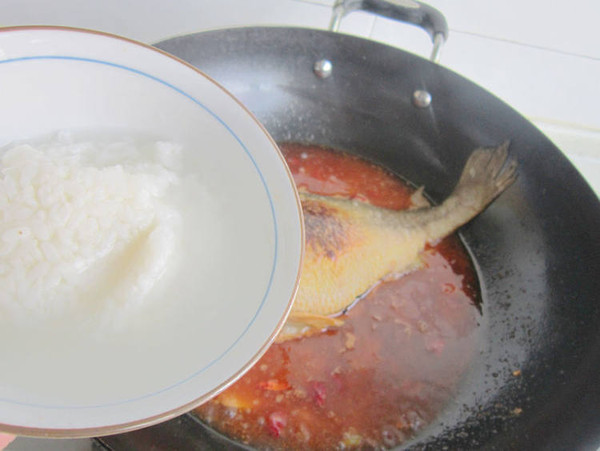 醪糟燒黃花魚的做法-家常味燒菜譜