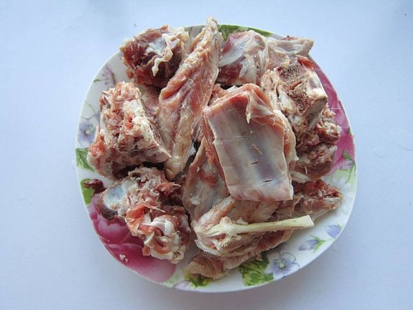 恰瑪古燜羊排的做法-家常味燜菜譜