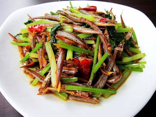 毛芹炒小青魚的做法-家常味炒菜譜
