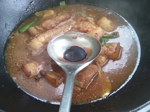 紅燒肉熏蛋的做法-咸鮮味燒菜譜