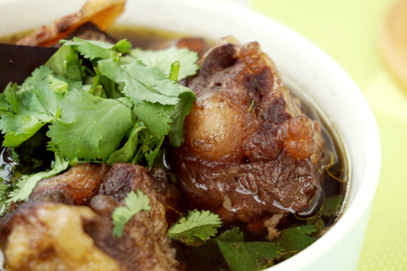 杜仲牛尾湯的做法-咸鮮味燉菜譜