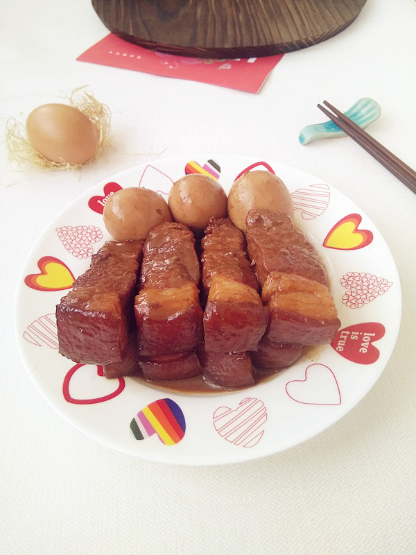 紅燒肉熏蛋的做法-咸鮮味燒菜譜