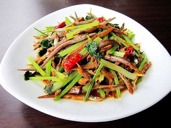 毛芹炒小青魚的做法-家常味炒菜譜