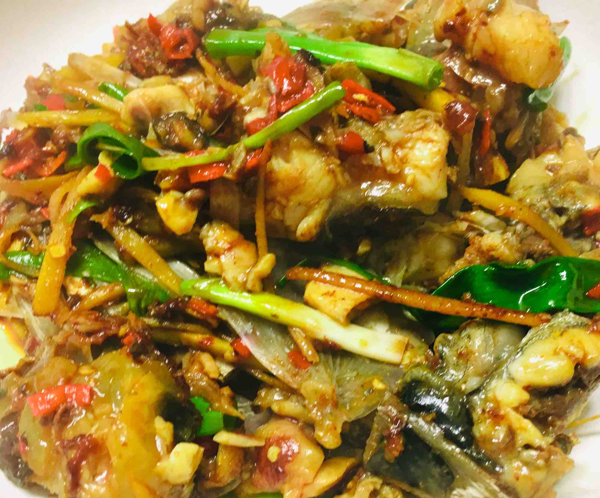 剁椒炒魚頭的做法-家常味炒菜譜