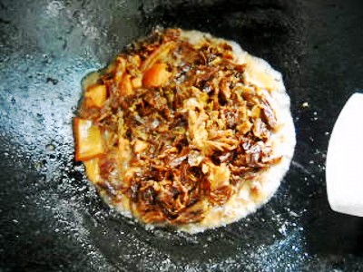 梅菜芋頭紅燒肉的做法-咸鮮味燒菜譜-易網健康養生網 梅菜芋頭紅燒肉的做法-咸鮮味燒菜譜