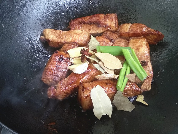 紅燒肉熏蛋的做法-咸鮮味燒菜譜