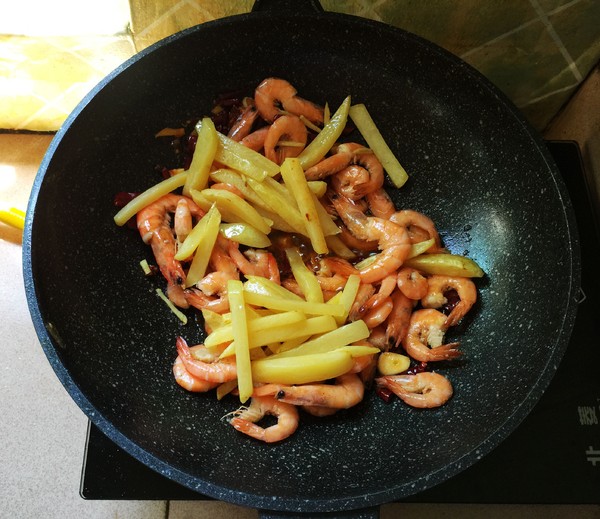 干鍋土豆蝦的做法-香辣味炒菜譜