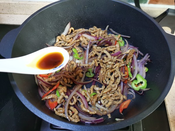 洋蔥炒肉絲的做法-家常味炒菜譜