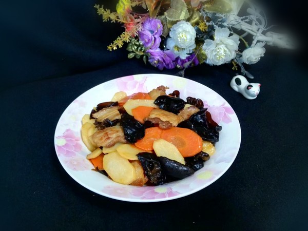 小炒山藥木耳胡蘿卜的做法-家常味炒菜譜-易網健康養生網 小炒山藥木耳胡蘿卜的做法-家常味炒菜譜