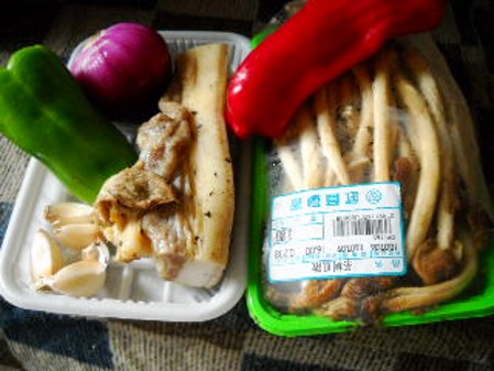 臘肉茶樹(shù)菇的做法-咸鮮味干煸菜譜