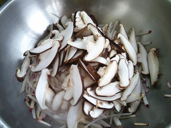 蘿卜燒香菇的做法-家常味燒菜譜