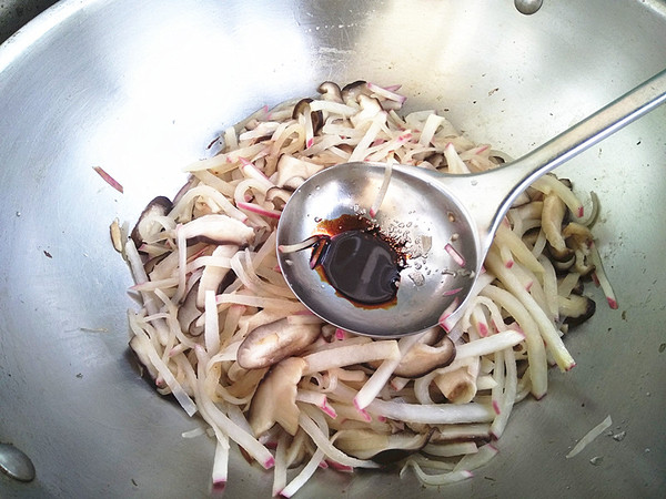 蘿卜燒香菇的做法-家常味燒菜譜