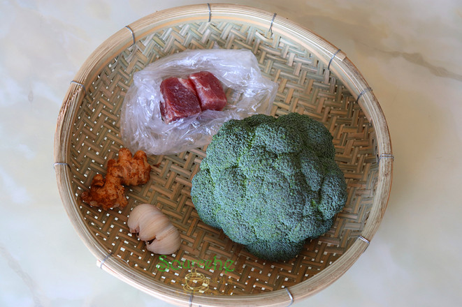 牛肉炒西蘭花的做法-家常味炒菜譜