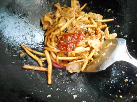 臘肉茶樹(shù)菇的做法-咸鮮味干煸菜譜