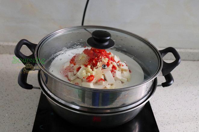 剁椒蒸芋頭的做法-香辣味蒸菜譜