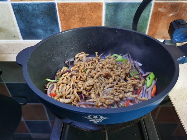 洋蔥炒肉絲的做法-家常味炒菜譜