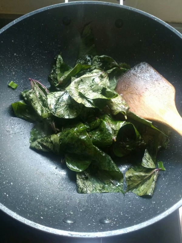 地瓜葉蝦醬炒雞蛋的做法-家常味炒菜譜