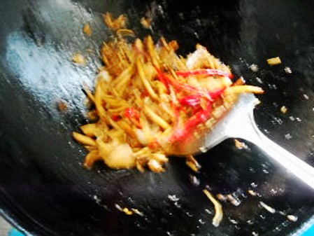 臘肉茶樹(shù)菇的做法-咸鮮味干煸菜譜