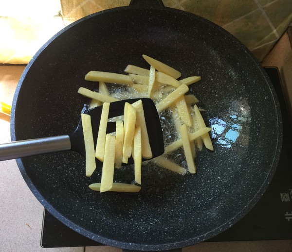 干鍋土豆蝦的做法-香辣味炒菜譜