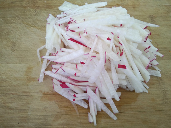 素菜葷做,肉味燒蘿卜的做法-家常味燒菜譜-易網<a href=http://www.gyfww.com/ target=_blank class=infotextkey>健康養生</a>網 素菜葷做,肉味燒蘿卜的做法-家常味燒菜譜