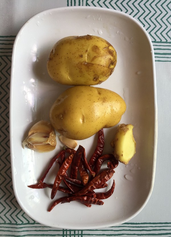 干鍋土豆蝦的做法-香辣味炒菜譜