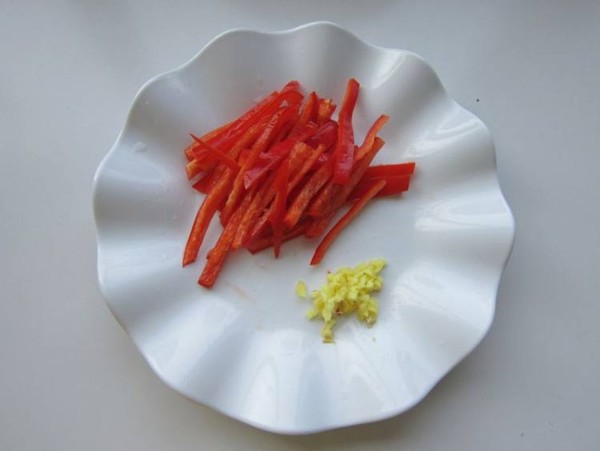 毛芹菜木耳炒香干的做法-家常味炒菜譜