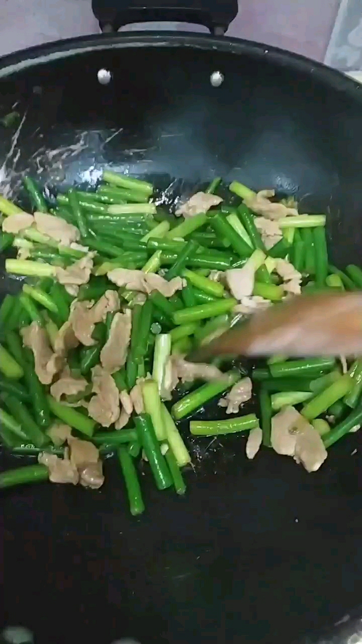 肉炒蒜薹的做法-家常味炒菜譜