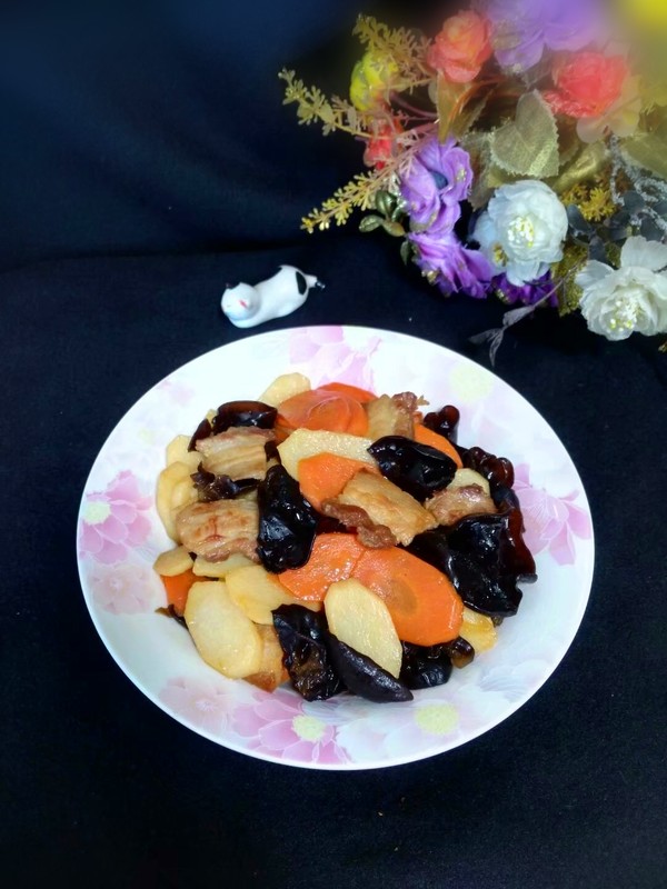 小炒山藥木耳胡蘿卜的做法-家常味炒菜譜-易網健康養生網 小炒山藥木耳胡蘿卜的做法-家常味炒菜譜