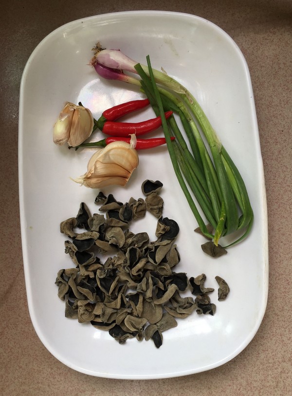 黑木耳拌毛豆的做法-香辣味拌菜譜