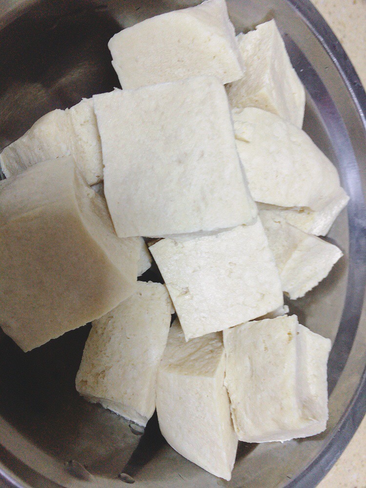 黃骨魚(yú)燉豆腐的做法-香辣味燉菜譜