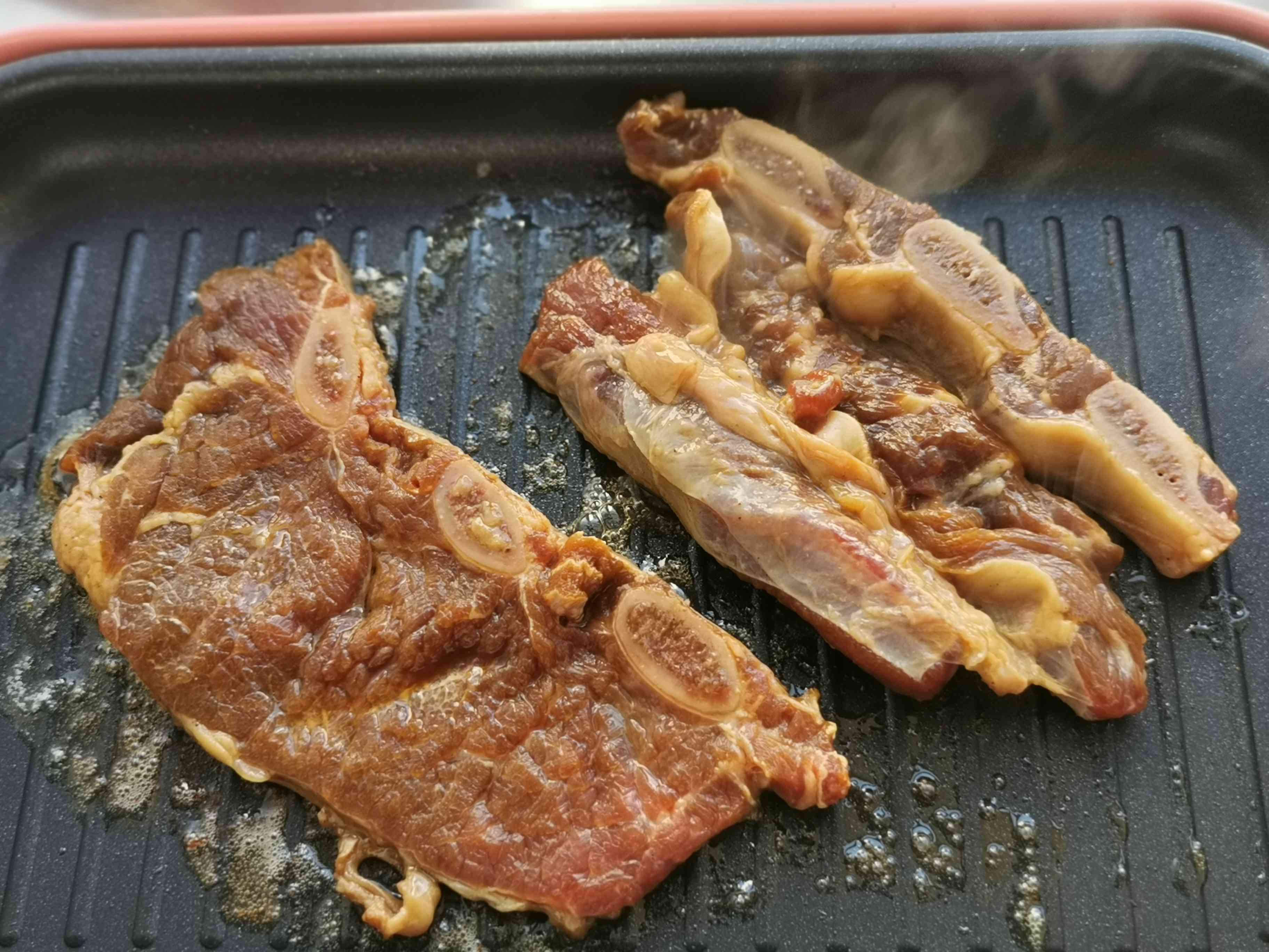 香煎牛仔骨的做法-黑椒味煎菜譜