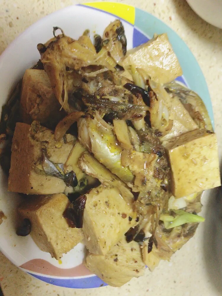 黃骨魚(yú)燉豆腐的做法-香辣味燉菜譜