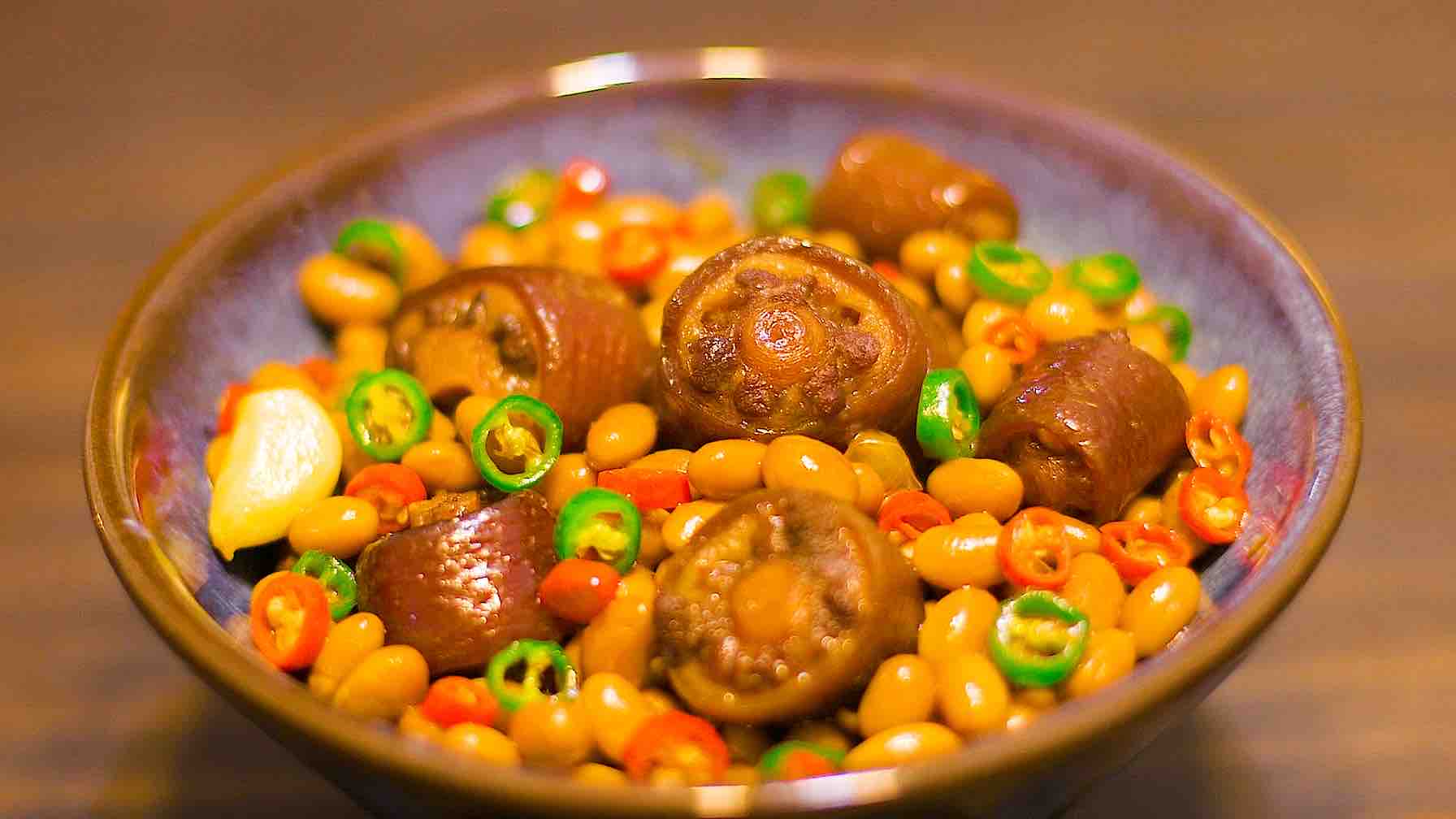 黃豆燒豬尾！超級好吃的家常菜，學會了這道菜，誰還去吃紅燒肉和大豬蹄子啊？的做法-咸鮮味燒菜譜