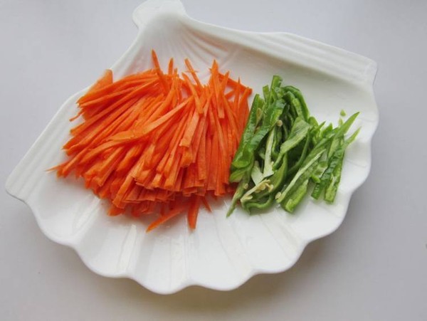 胡蘿卜黃豆芽炒肉的做法-家常味炒菜譜