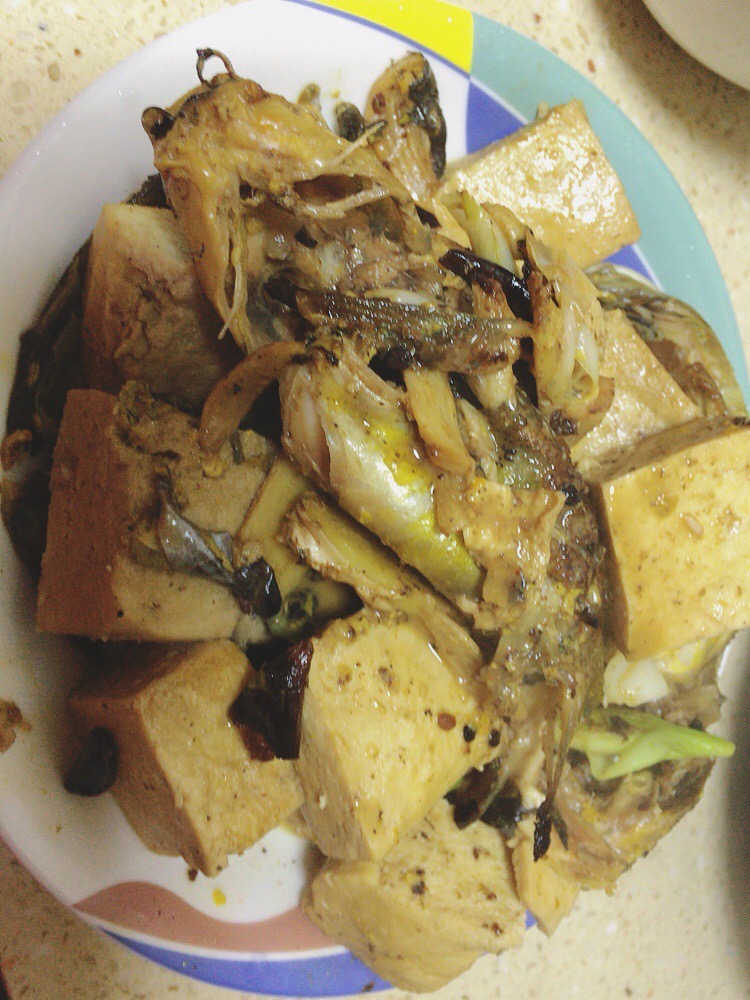 黃骨魚(yú)燉豆腐的做法-香辣味燉菜譜