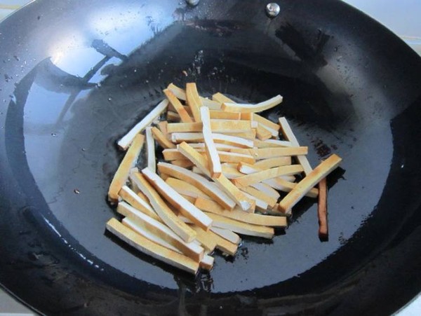 韭菜香干炒羊肉的做法-家常味炒菜譜