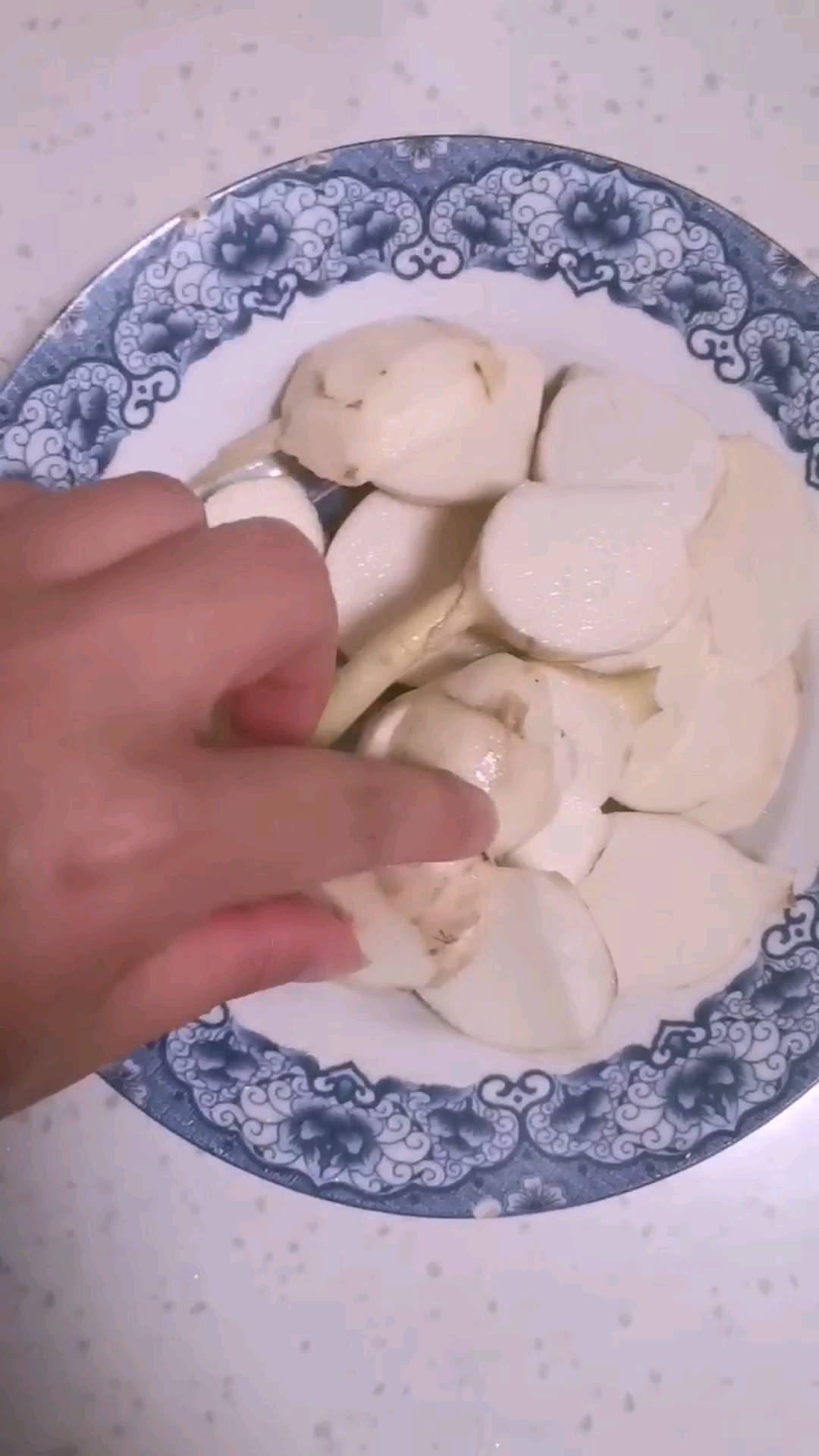 咸肉蒸慈姑的做法-咸鮮味蒸菜譜