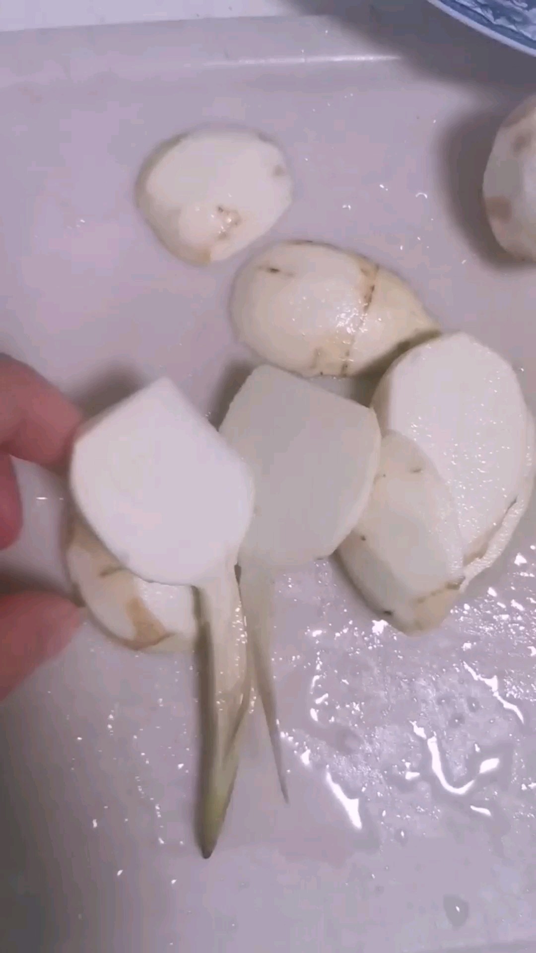 咸肉蒸慈姑的做法-咸鮮味蒸菜譜