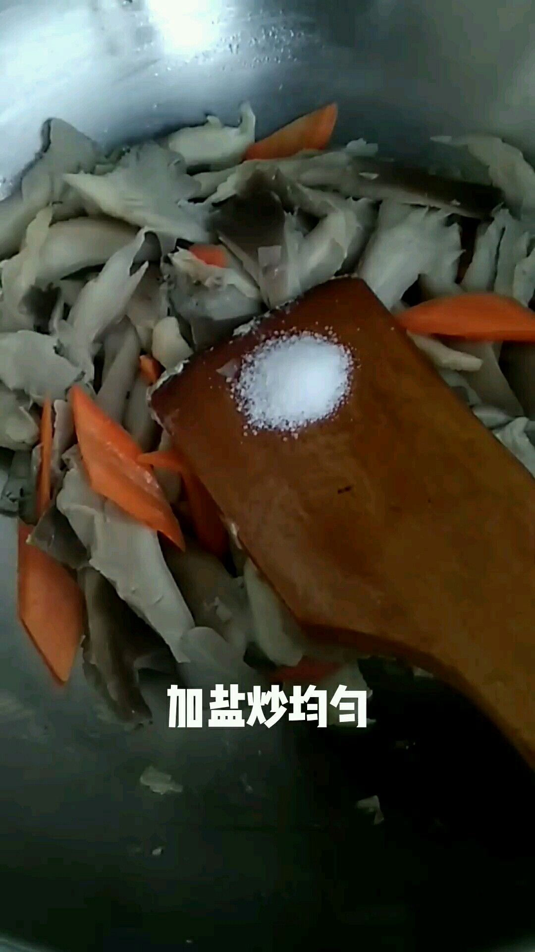 雞蛋炒鳳尾蘑的做法-咸鮮味炒菜譜