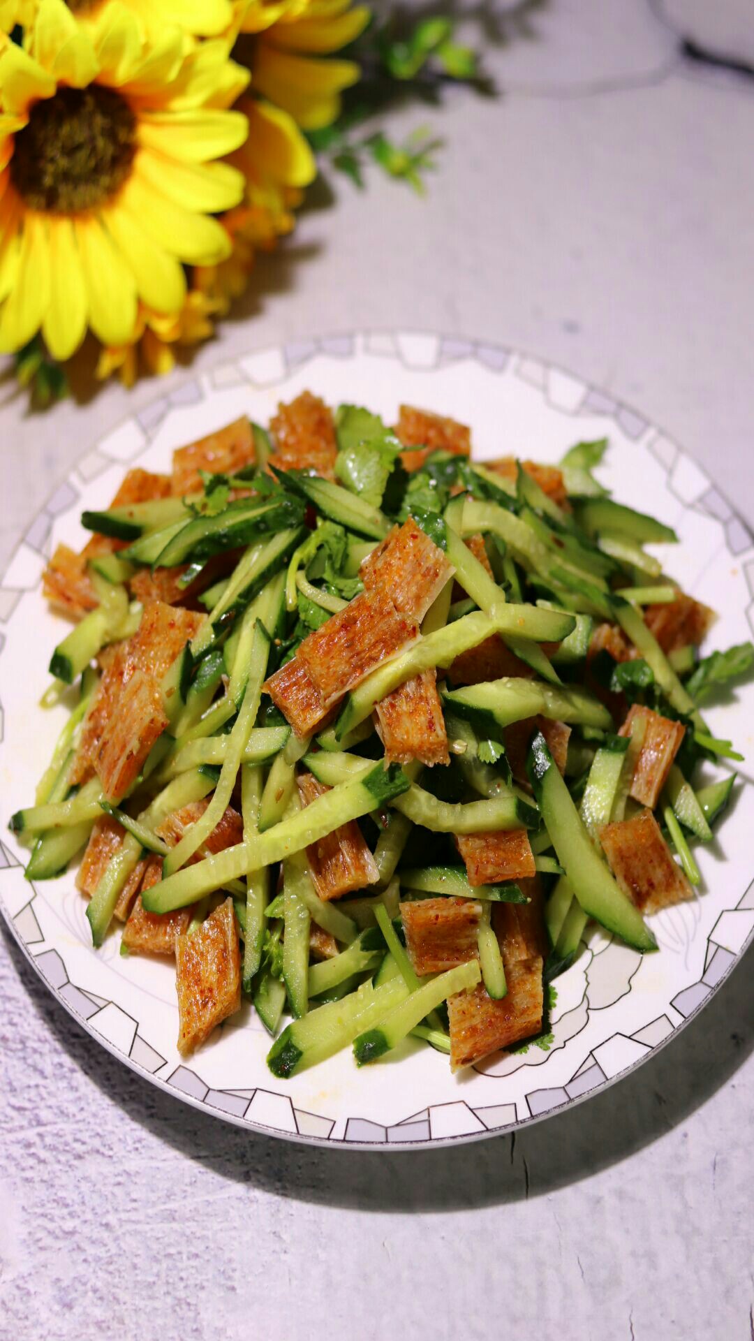 辣條拌黃瓜的做法-麻辣味拌菜譜