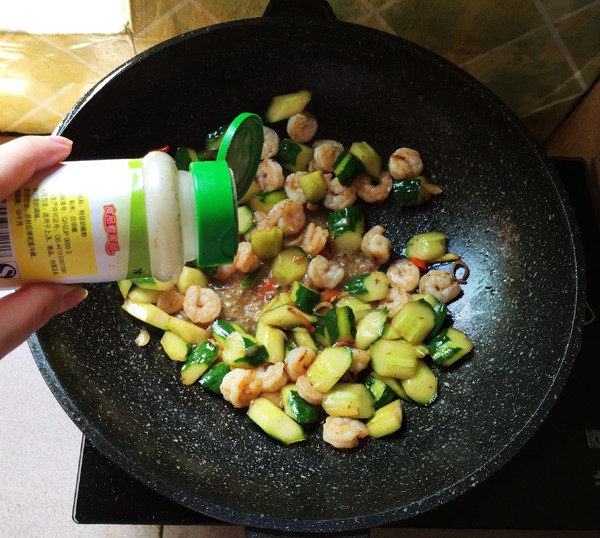 黃瓜炒蝦仁的做法-家常味炒菜譜