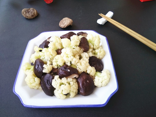 香菇炒菜花的做法-家常味炒菜譜-易網健康養生網 香菇炒菜花的做法-家常味炒菜譜