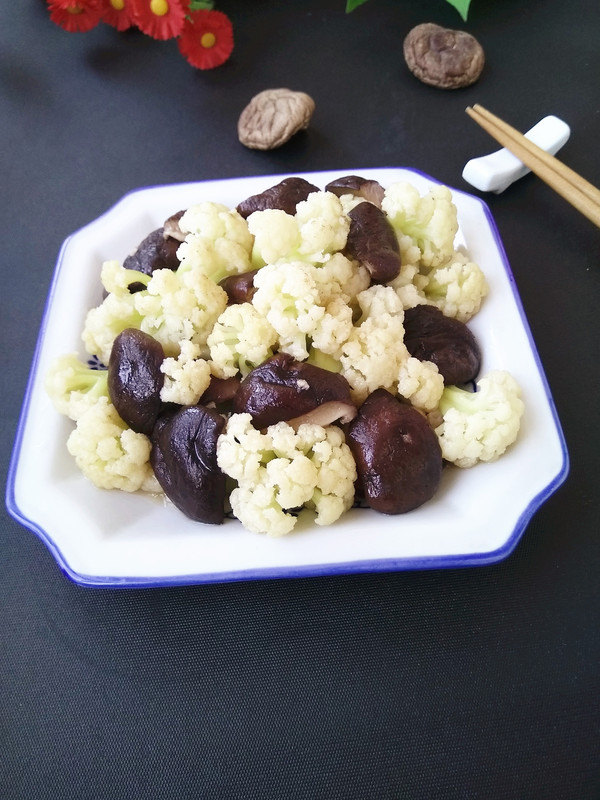 香菇炒菜花的做法-家常味炒菜譜-易網健康養生網 香菇炒菜花的做法-家常味炒菜譜