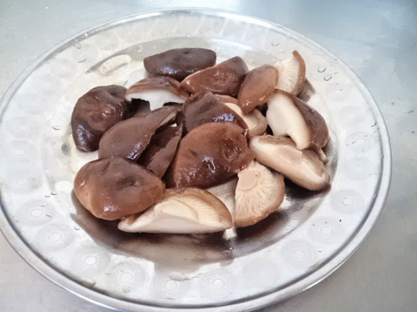 香菇炒菜花的做法-家常味炒菜譜-易網健康養生網 香菇炒菜花的做法-家常味炒菜譜