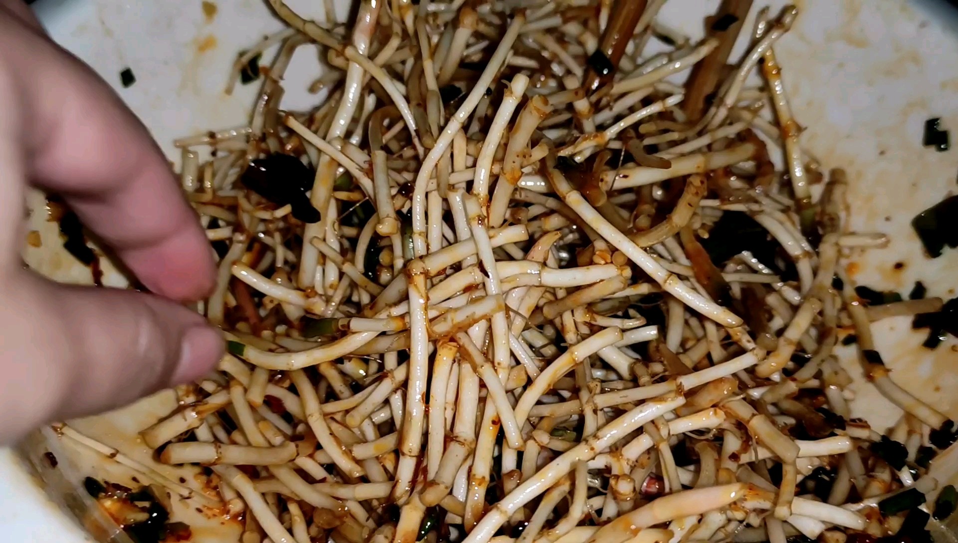 1分鐘涼拌野生折耳根的做法-香辣味拌菜譜