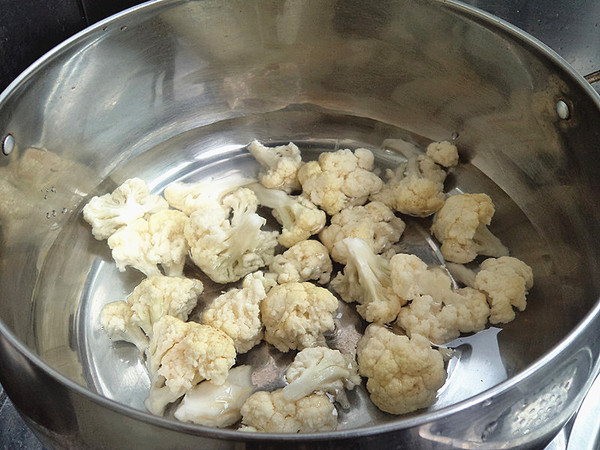 香菇炒菜花的做法-家常味炒菜譜-易網健康養生網 香菇炒菜花的做法-家常味炒菜譜