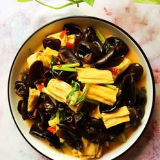 芹菜炒黑木耳的做法-家常味炒菜譜