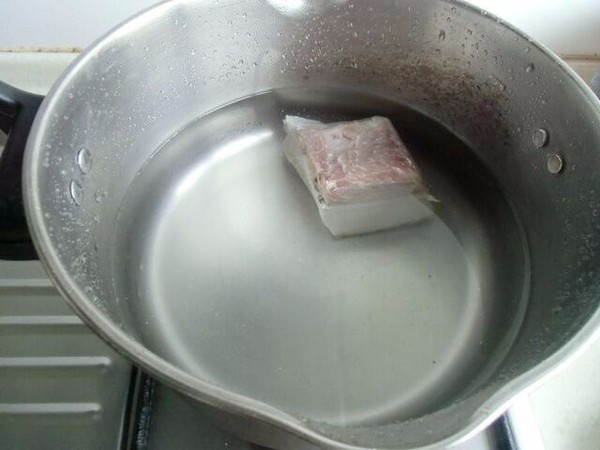 土豆燜咸肉的做法-家常味燜菜譜