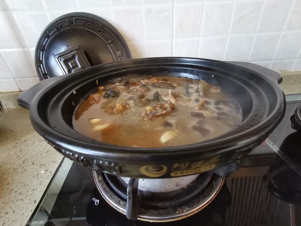 雞腿菇燉甲魚煲的做法-咸鮮味燉菜譜