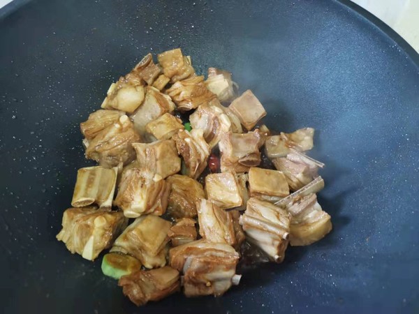 紅燜羊排的做法-家常味燉菜譜-易網(wǎng)健康養(yǎng)生網(wǎng) 紅燜羊排的做法-家常味燉菜譜